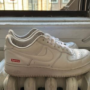 White Nike Air Force 1 x Supreme Low - Size 10 Men’s